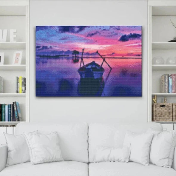 Solnedgång över vatten med båt – Diamond Painting-motiv