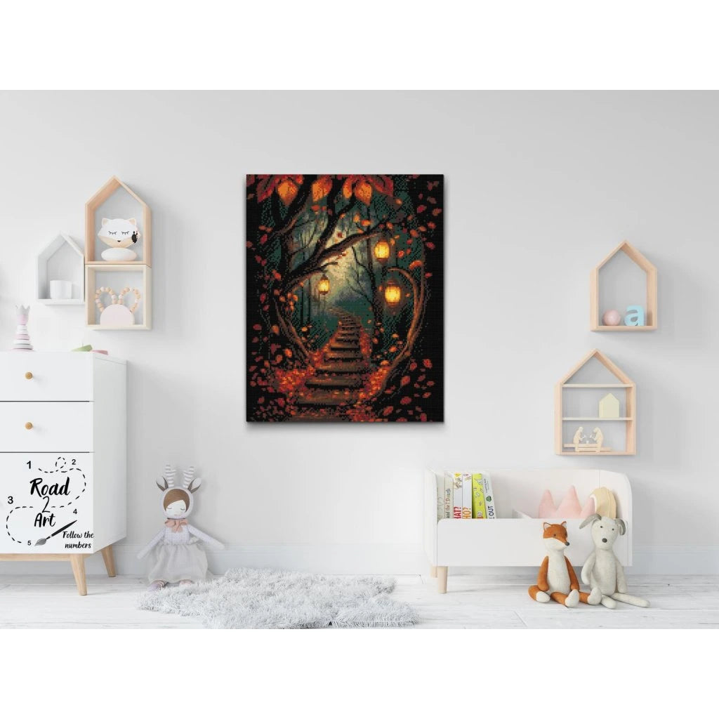 Diamond art med höstig skogsstig och hängande lyktor – perfekt för halloweenpyssel och kreativ avkoppling.